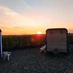 Boerderij Rust, In Pipowagens! Panzió Den Helder