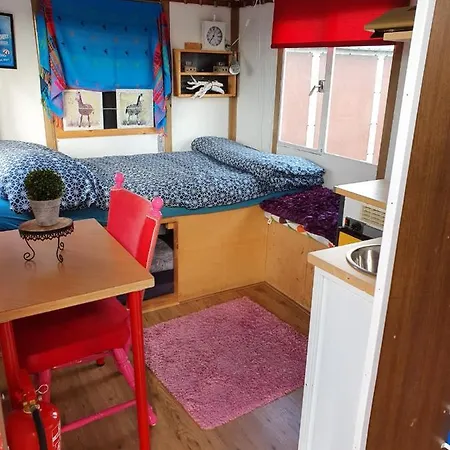 Bed & Breakfast Boerderij Rust, In Pipowagens! *