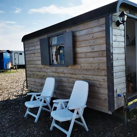 Boerderij Rust, In Pipowagens! Bed & Breakfast Den Helder