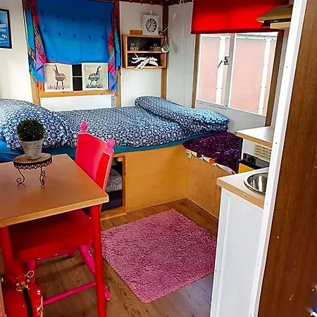 Bed & Breakfast Boerderij Rust, In Pipowagens! *